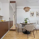 Wilcza Tenement Near National Museum By Renters דירה