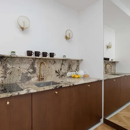 Wilcza Tenement Near National Museum By Renters Varsovie