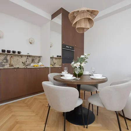 Wilcza Tenement Near National Museum By Renters * وارسو