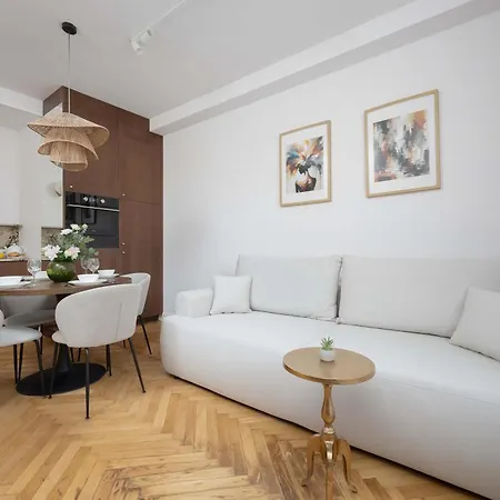 Wilcza Tenement Near National Museum By Renters